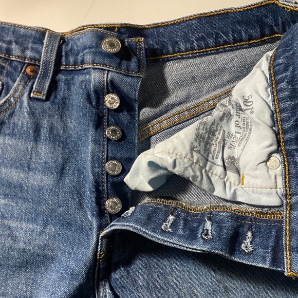 Levi's Women's 501 Originals High Rise Mid Length Jeans Shorts - Picture 5 of 5